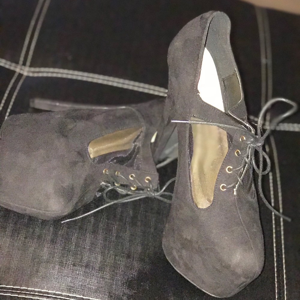 Tie up platform bootie